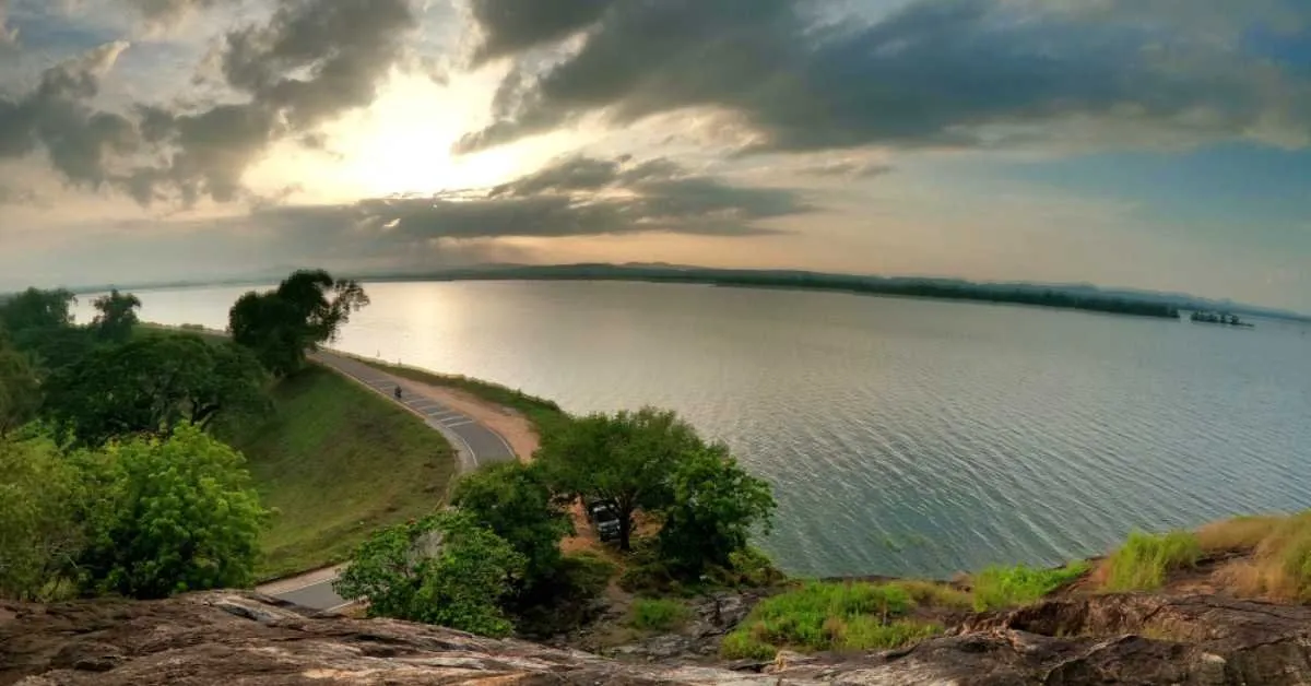 Parakrama Samudraya Reservoir we